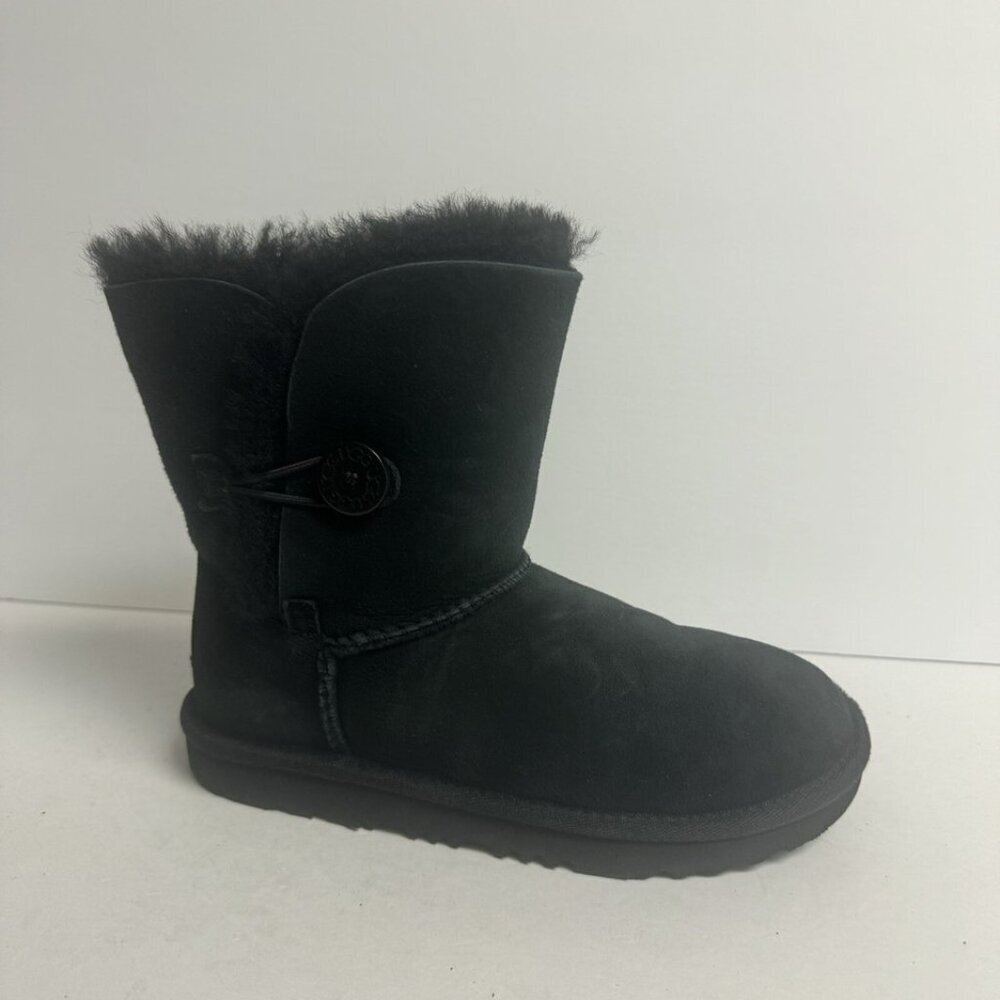 UGG Girls Bailey Button II Boot Black Size 3 M Big Kid